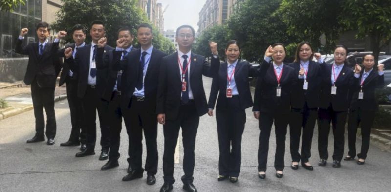 红冠服饰 —— 二十二年专注执法服装生产企业 穿红冠制衣、扬红色文化